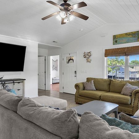 Off The Clock Oak Island Exterior foto
