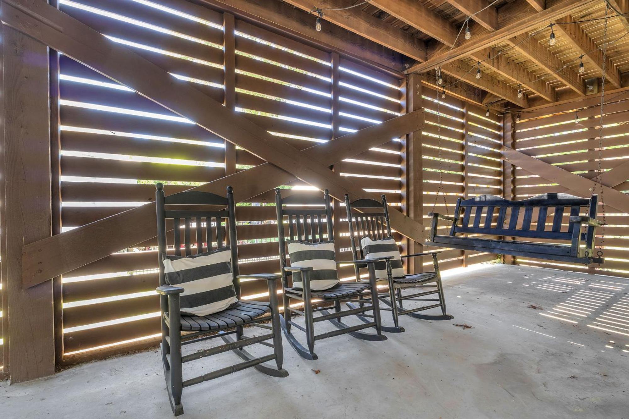 Off The Clock Oak Island Exterior foto