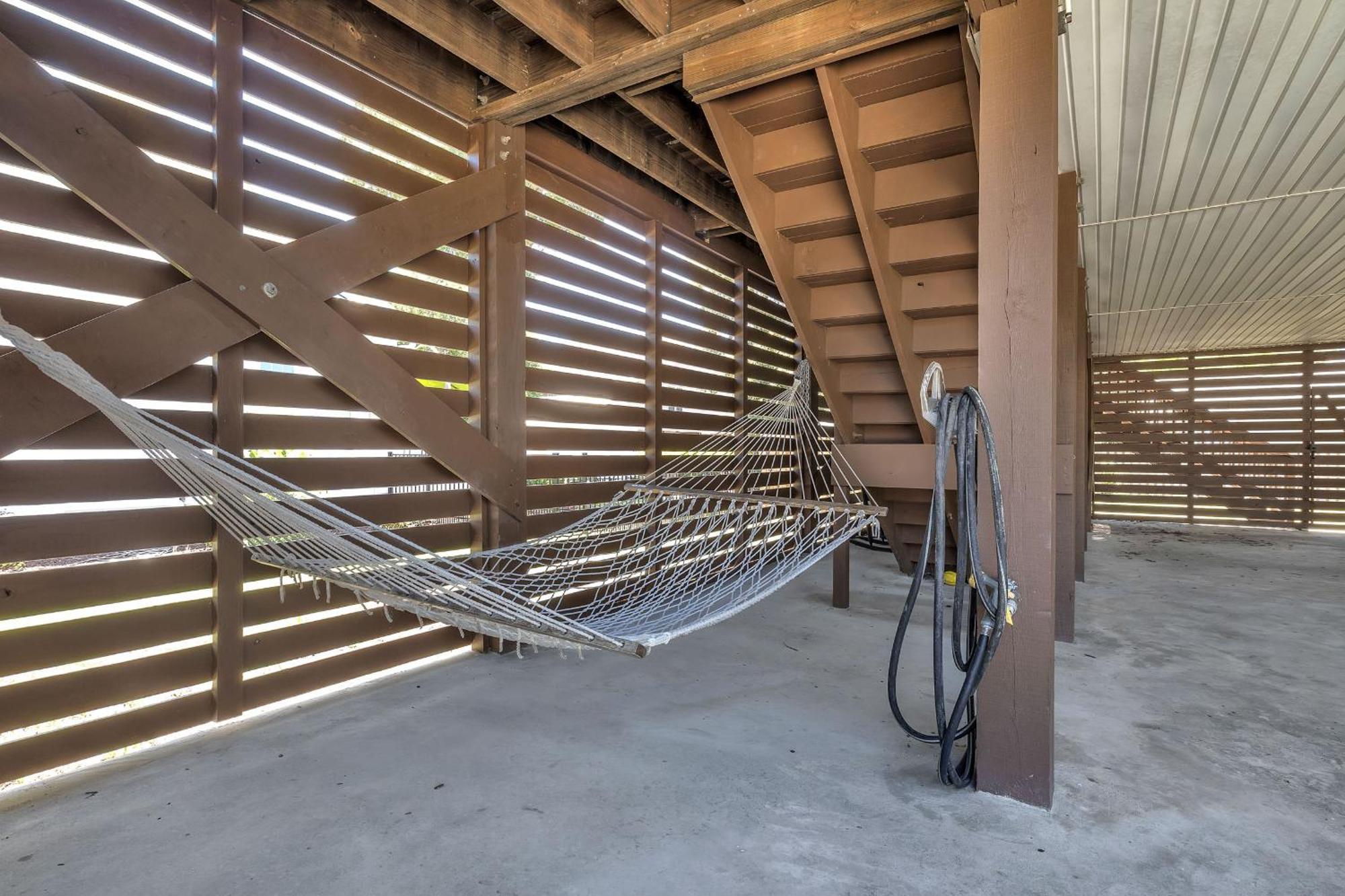 Off The Clock Oak Island Exterior foto