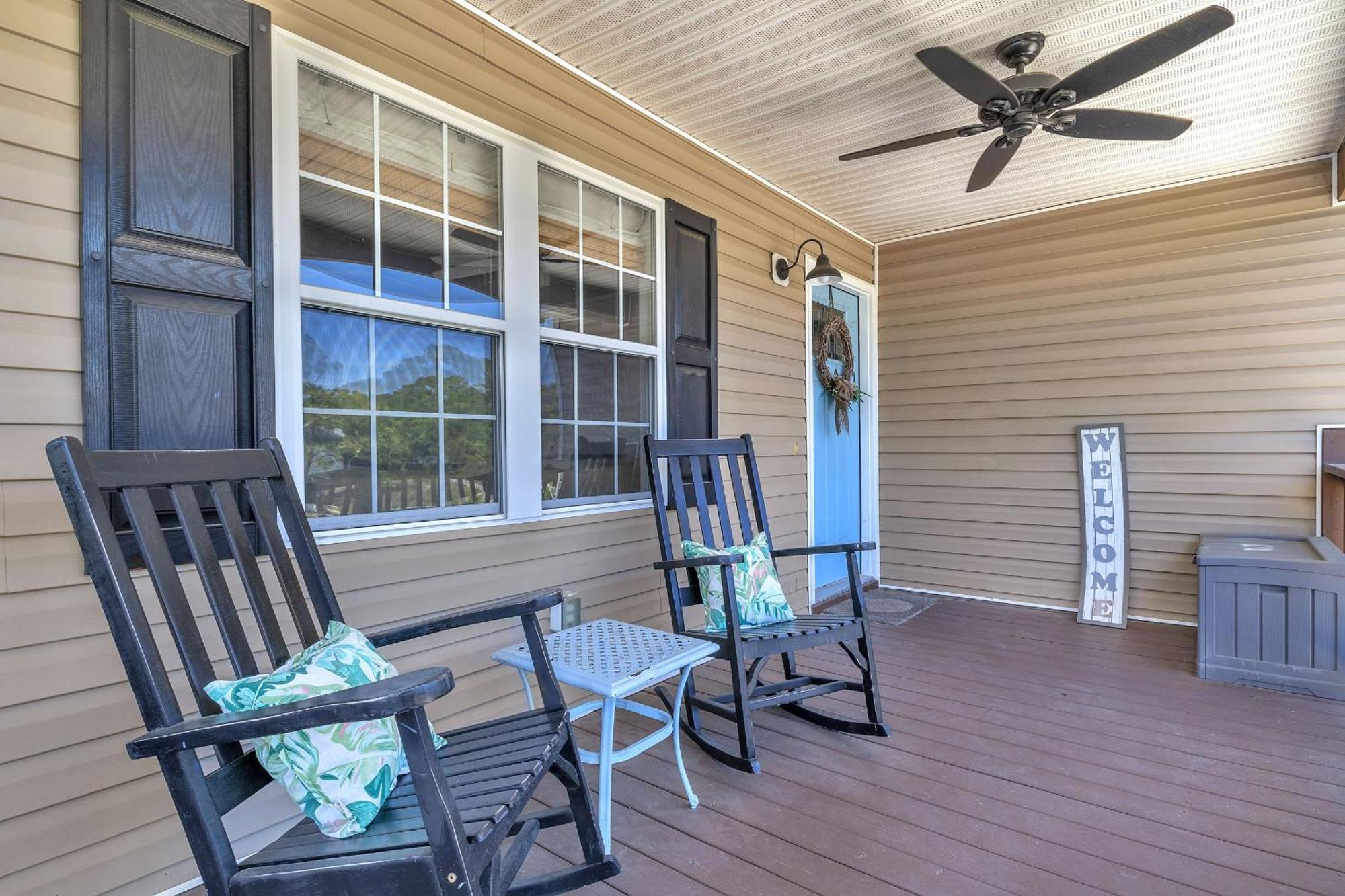 Off The Clock Oak Island Exterior foto
